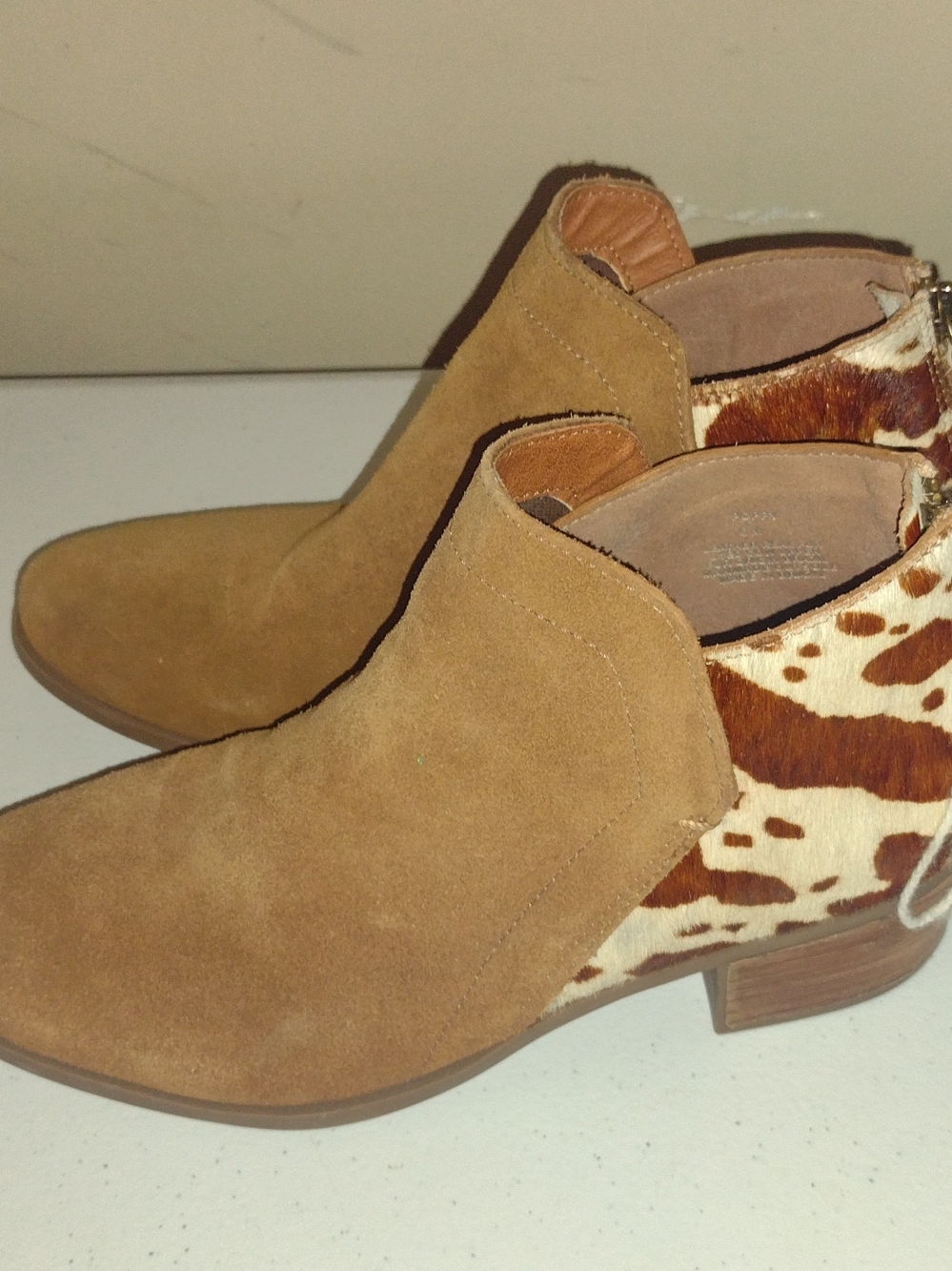 Women's Matisse Tan Suede Ankle Booties with Genuine Cowhide Hair Sz 6